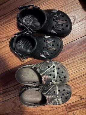 CROCS Kids Mix: Black Embellished Clogs & Camouflage Clogs